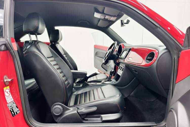 Used Volkswagen Beetle 2015 180TSI model Interior 7