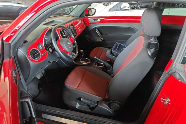 Used Volkswagen Beetle 2015 180TSI model Left Front Seat