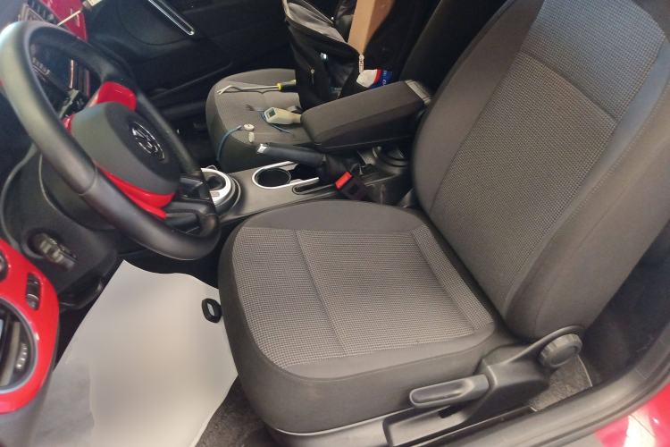 Used Volkswagen Beetle 2015 180TSI model Left Front Seat