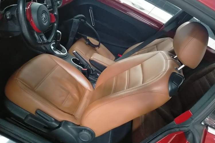 Used Volkswagen Beetle 2015 180TSI model Left Front Seat