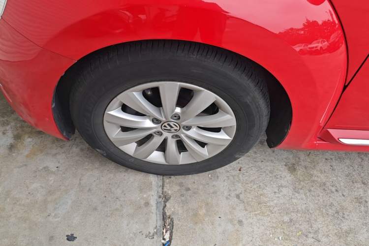 Used Volkswagen Beetle 2015 180TSI model Left Front Wheel Hub