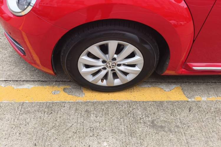Used Volkswagen Beetle 2015 180TSI model Left Front Wheel Hub