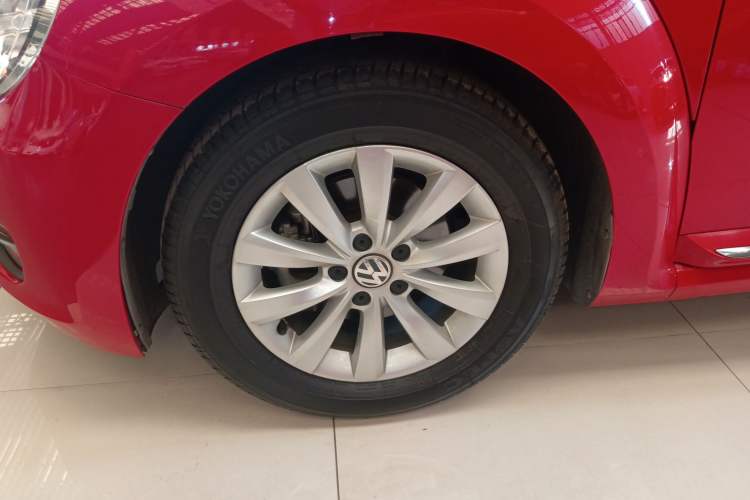 Used Volkswagen Beetle 2015 180TSI model Left Front Wheel Hub