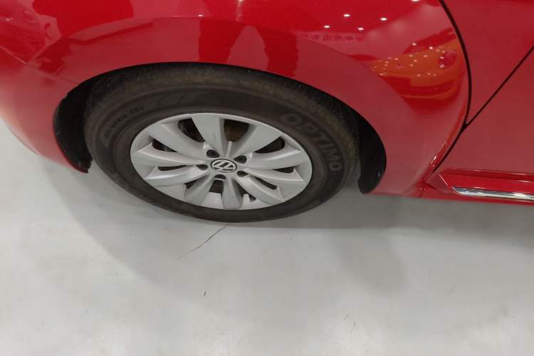 Used Volkswagen Beetle 2015 180TSI model Left Front Wheel Hub