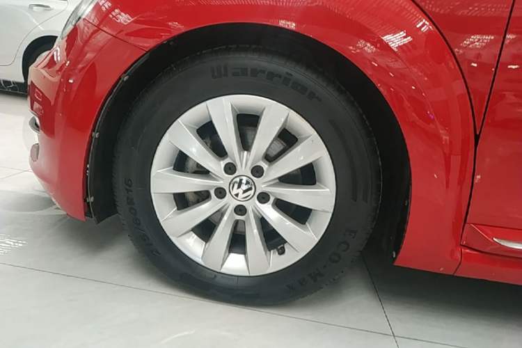 Used Volkswagen Beetle 2015 180TSI model Left Front Wheel Hub