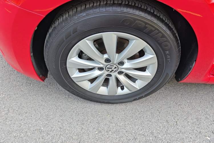 Used Volkswagen Beetle 2015 180TSI model Left Front Wheel Hub