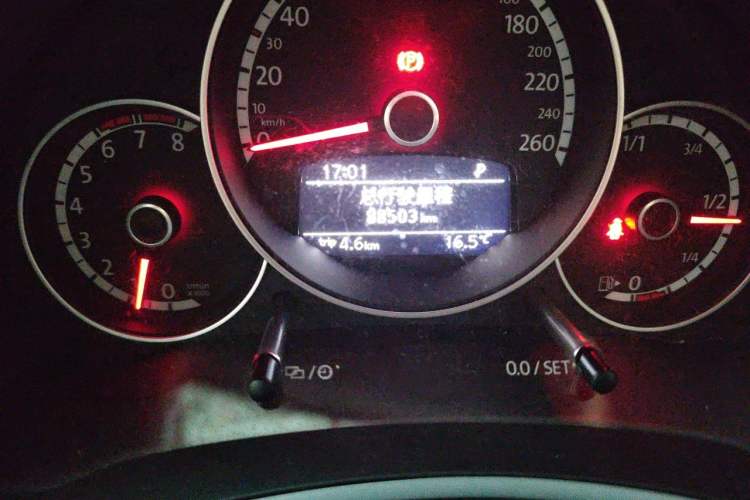 Used Volkswagen Beetle 2015 180TSI model Odometer Close Up