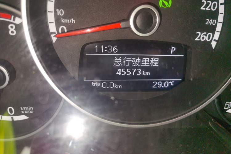 Used Volkswagen Beetle 2015 180TSI model Odometer Close Up