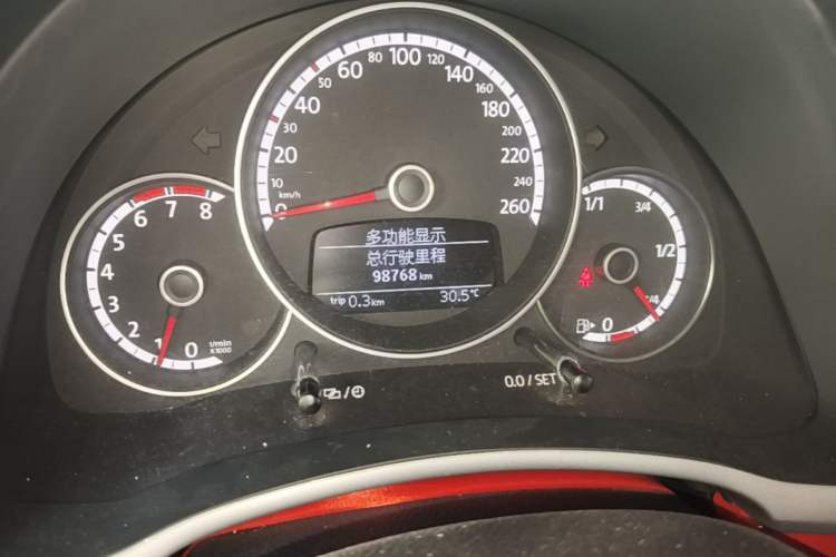 Used Volkswagen Beetle 2015 180TSI model Odometer Close Up