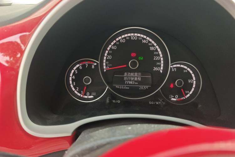 Used Volkswagen Beetle 2015 180TSI model Odometer Close Up