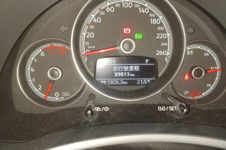 Used Volkswagen Beetle 2015 180TSI model Odometer Close Up