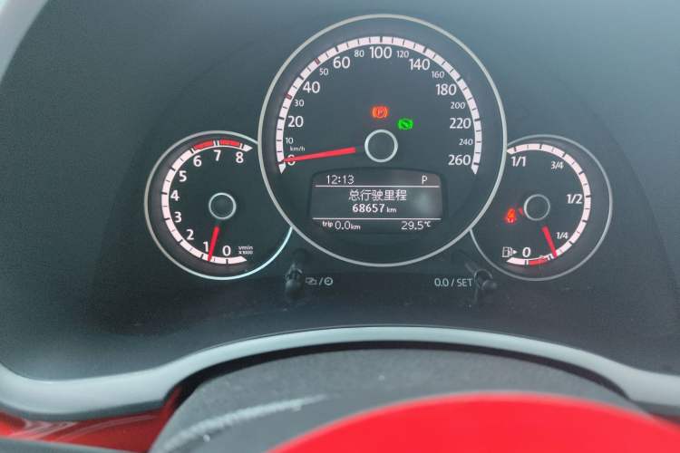Used Volkswagen Beetle 2015 180TSI model Odometer Close Up