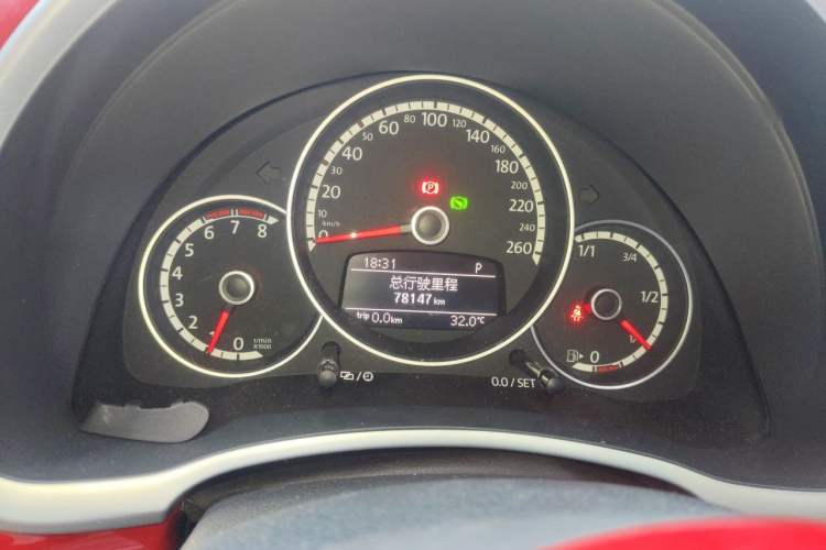 Used Volkswagen Beetle 2015 180TSI model Odometer Close Up