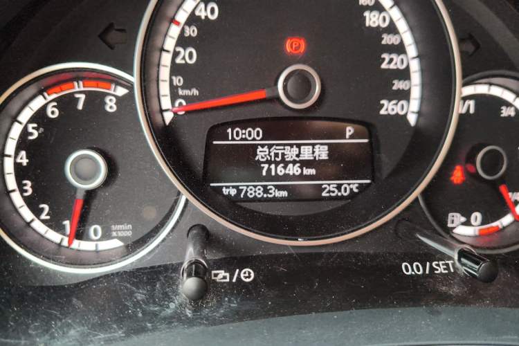 Used Volkswagen Beetle 2015 180TSI model Odometer Close Up