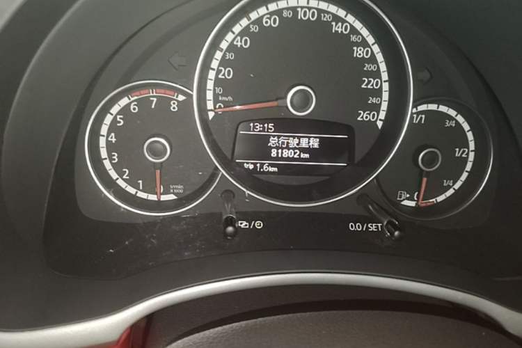 Used Volkswagen Beetle 2015 180TSI model Odometer Close Up