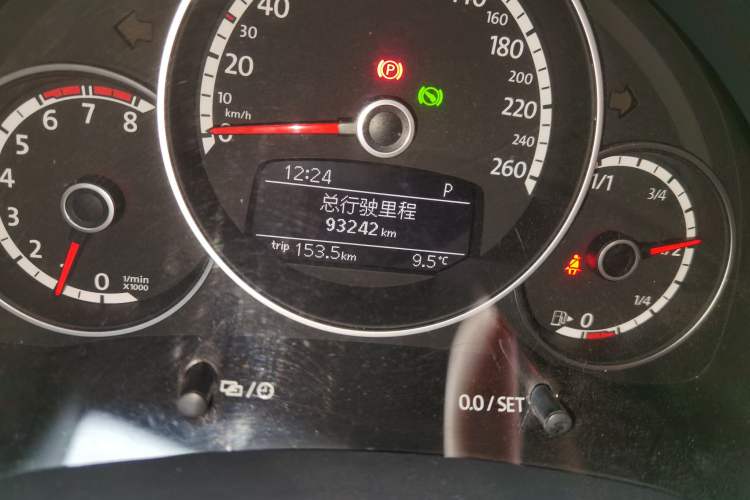 Used Volkswagen Beetle 2015 180TSI model Odometer Close Up