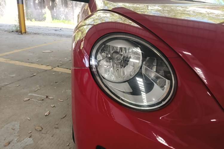 Used Volkswagen Beetle 2015 180TSI model Right Front Headlight