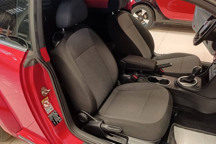 Used Volkswagen Beetle 2015 180TSI model Right Front Seat