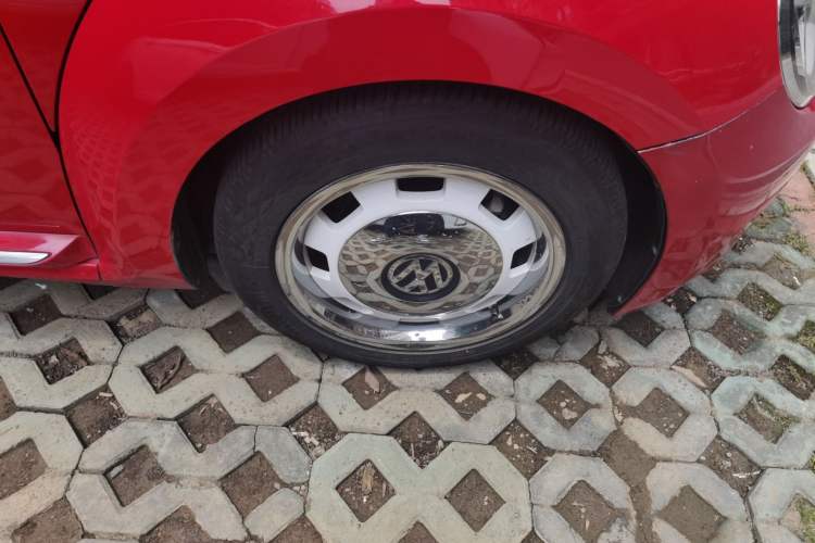 Used Volkswagen Beetle 2015 180TSI model Right Front Wheel Hub
