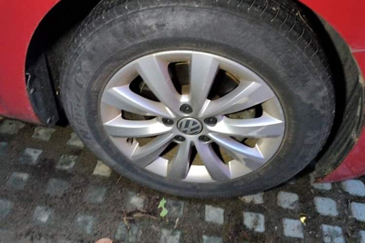 Used Volkswagen Beetle 2015 180TSI model Right Front Wheel Hub
