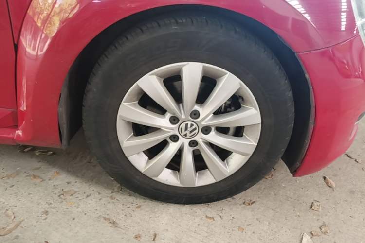 Used Volkswagen Beetle 2015 180TSI model Right Front Wheel Hub