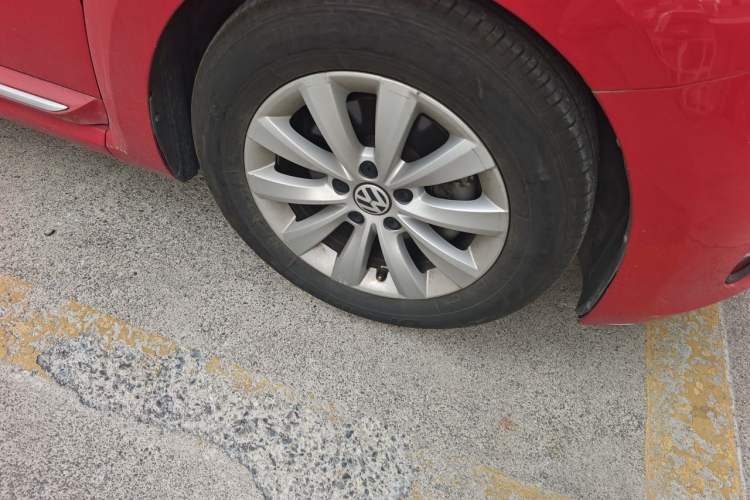 Used Volkswagen Beetle 2015 180TSI model Right Front Wheel Hub