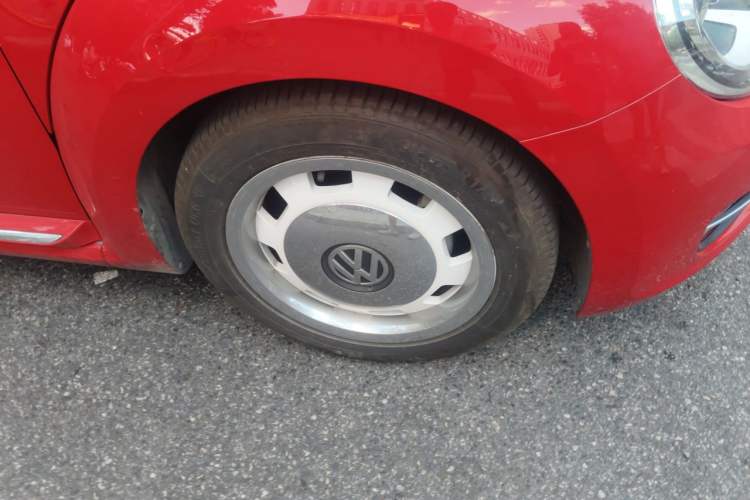 Used Volkswagen Beetle 2015 180TSI model Right Front Wheel Hub