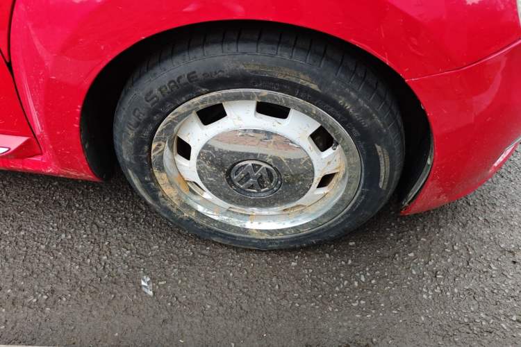 Used Volkswagen Beetle 2015 180TSI model Right Front Wheel Hub