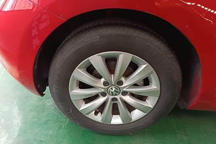 Used Volkswagen Beetle 2015 180TSI model Right Rear Wheel Hub