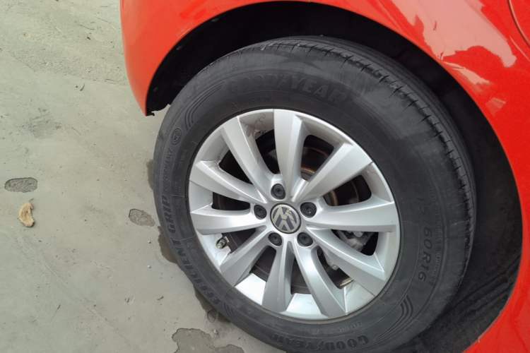 Used Volkswagen Beetle 2015 180TSI model Right Rear Wheel Hub