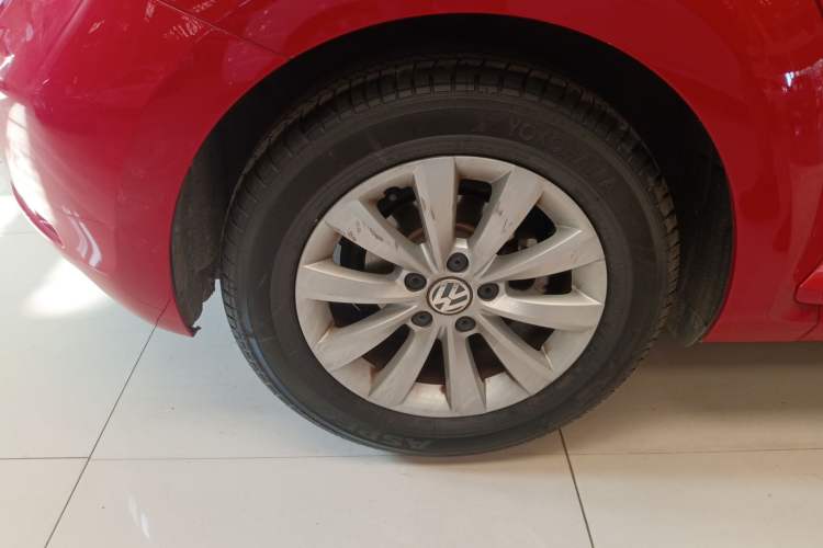 Used Volkswagen Beetle 2015 180TSI model Right Rear Wheel Hub