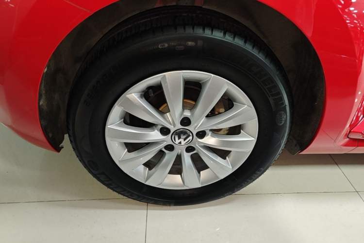 Used Volkswagen Beetle 2015 180TSI model Right Rear Wheel Hub