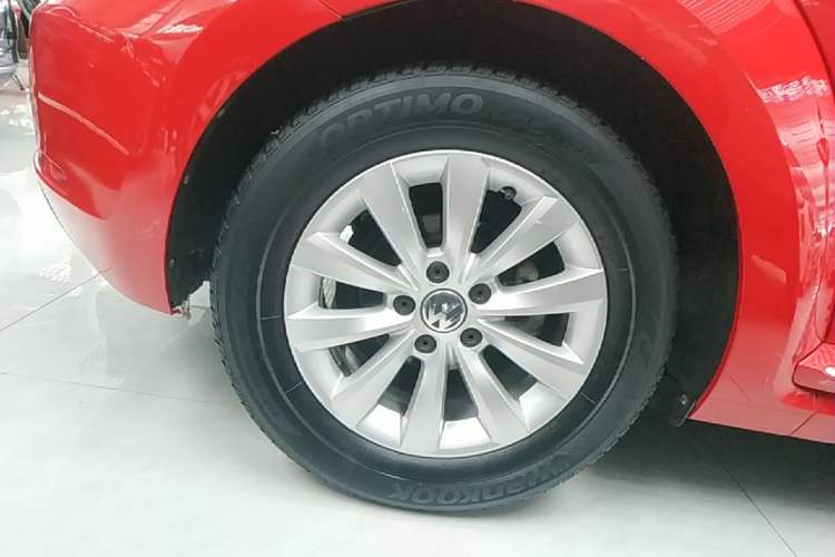 Used Volkswagen Beetle 2015 180TSI model Right Rear Wheel Hub