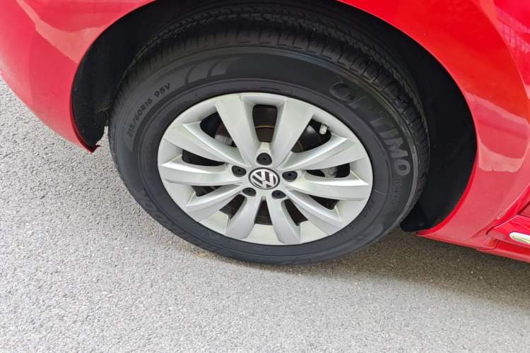 Used Volkswagen Beetle 2015 180TSI model Right Rear Wheel Hub