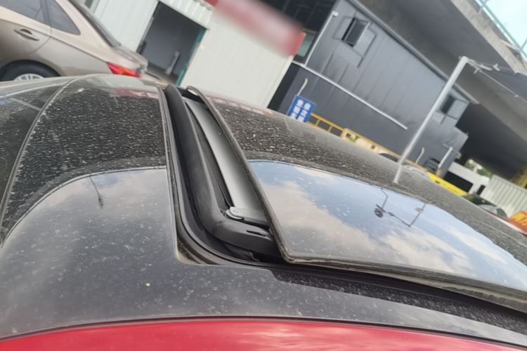Used Volkswagen Beetle 2015 180TSI model Roof