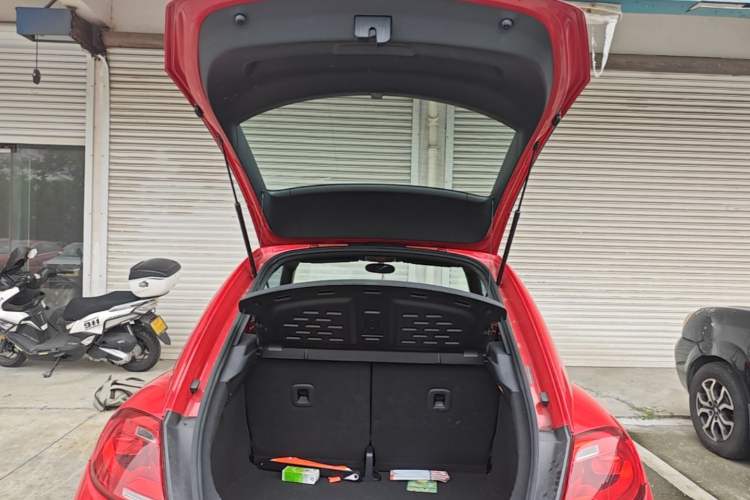 Used Volkswagen Beetle 2015 180TSI model Trunk