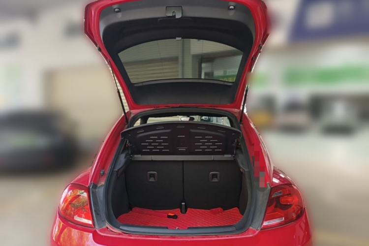 Used Volkswagen Beetle 2015 180TSI model Trunk