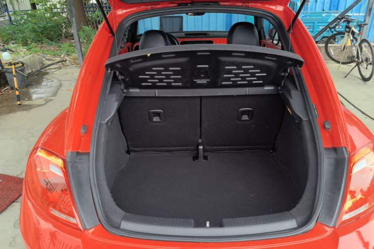 Used Volkswagen Beetle 2015 180TSI model Trunk