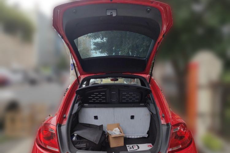 Used Volkswagen Beetle 2015 180TSI model Trunk