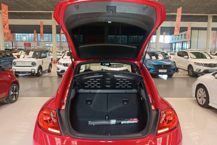 Used Volkswagen Beetle 2015 180TSI model Trunk