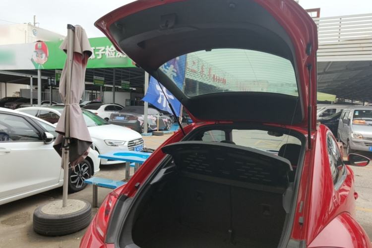 Used Volkswagen Beetle 2015 180TSI model Trunk