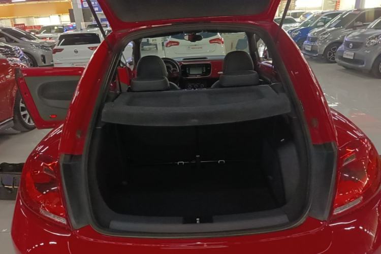 Used Volkswagen Beetle 2015 180TSI model Trunk