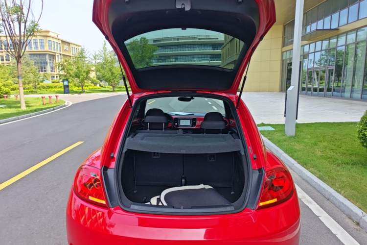 Used Volkswagen Beetle 2015 180TSI model Trunk