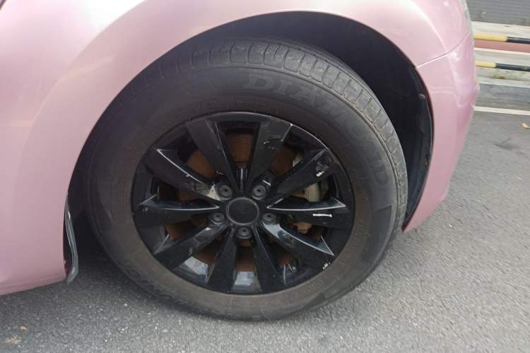 Used Volkswagen Beetle 2015 180TSI model Right Front Wheel Hub