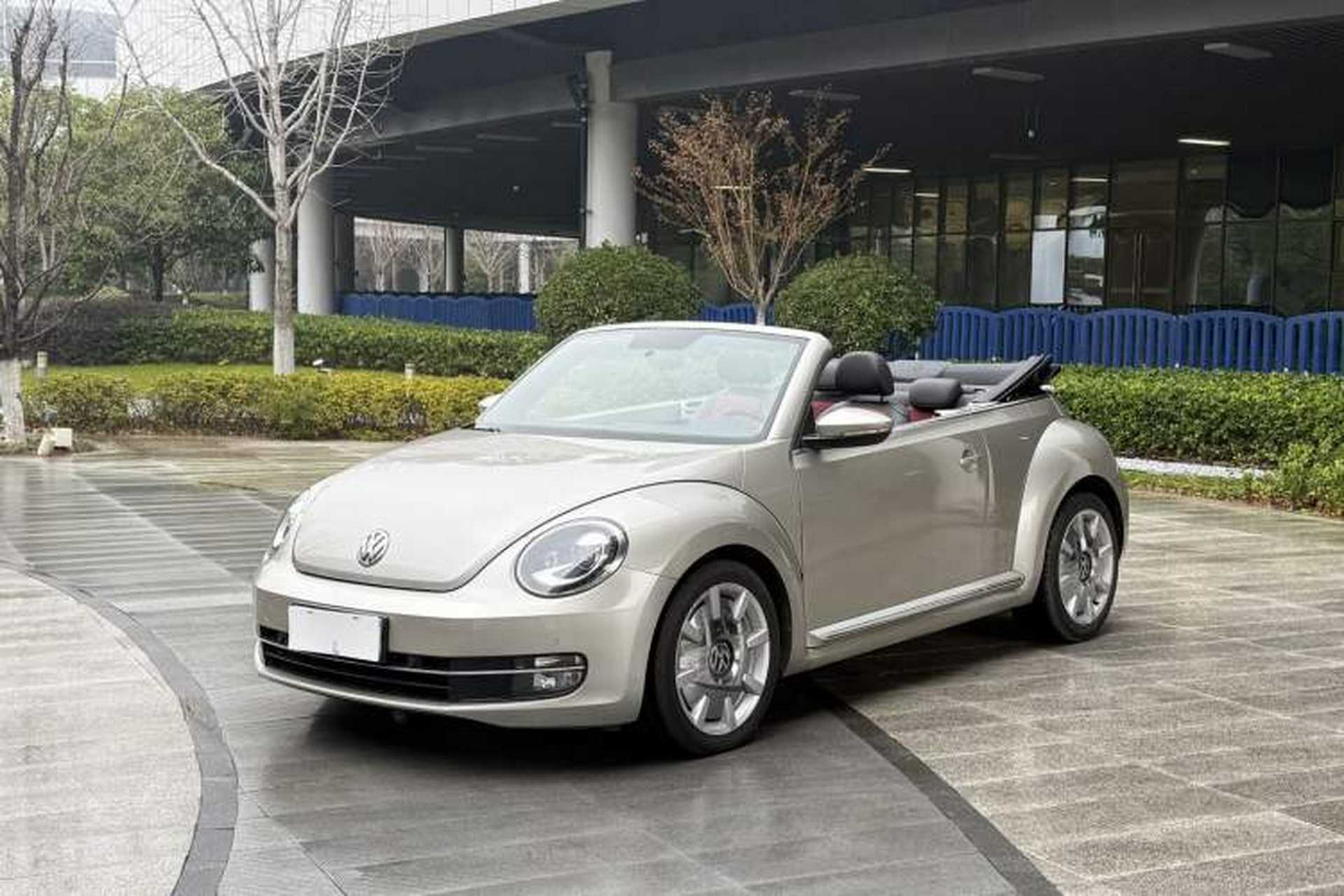Used Volkswagen Beetle 2015 180TSI Convertible Edition Front Left 45 Deg