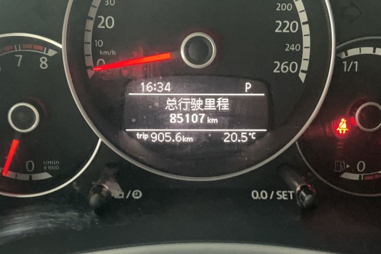 Used Volkswagen Beetle 2015 180TSI model Odometer Close Up