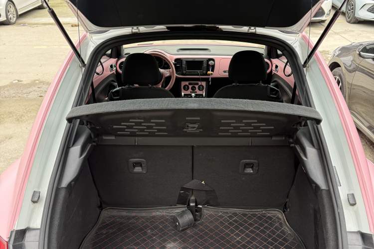 Used Volkswagen Beetle 2015 180TSI model Trunk