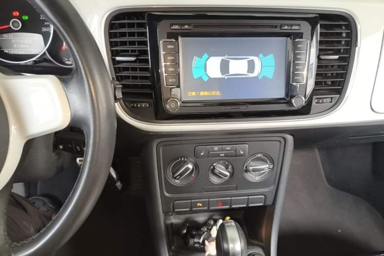Used Volkswagen Beetle 2015 180TSI model Audio And AC Panel