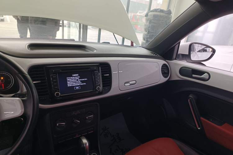 Used Volkswagen Beetle 2015 180TSI model Audio And AC Panel