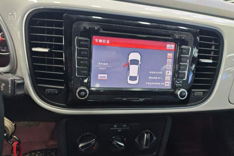 Used Volkswagen Beetle 2015 180TSI model Audio And AC Panel